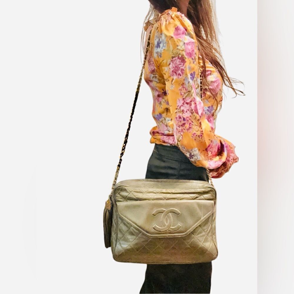 Chanel olive green leather crossbody bag with Tassel Accents - Picture 11 of 16